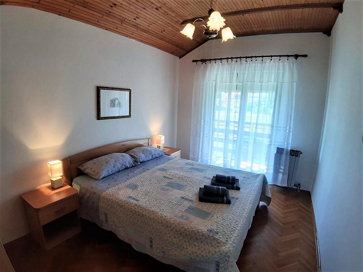 Apt Mirella Apartment Ровин Екстериор снимка