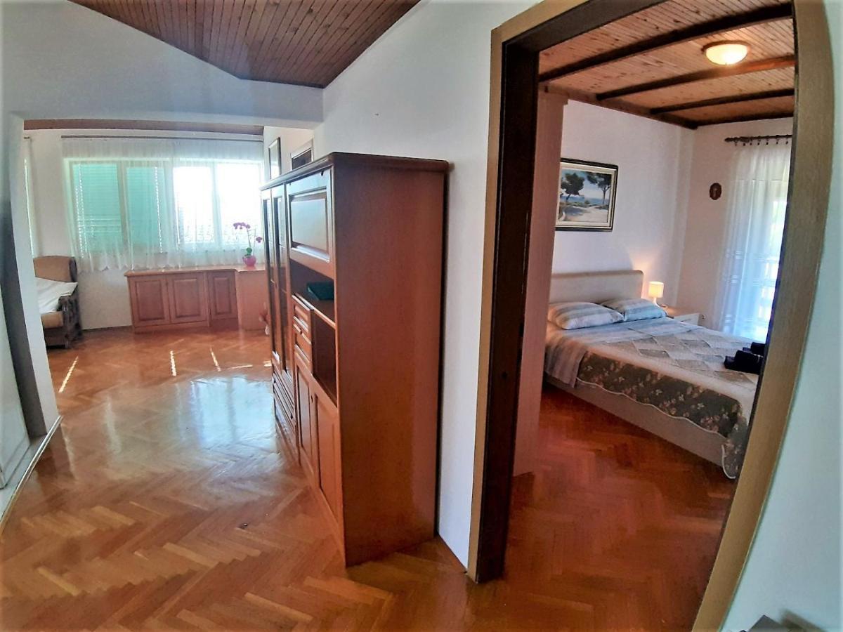 Apt Mirella Apartment Ровин Екстериор снимка