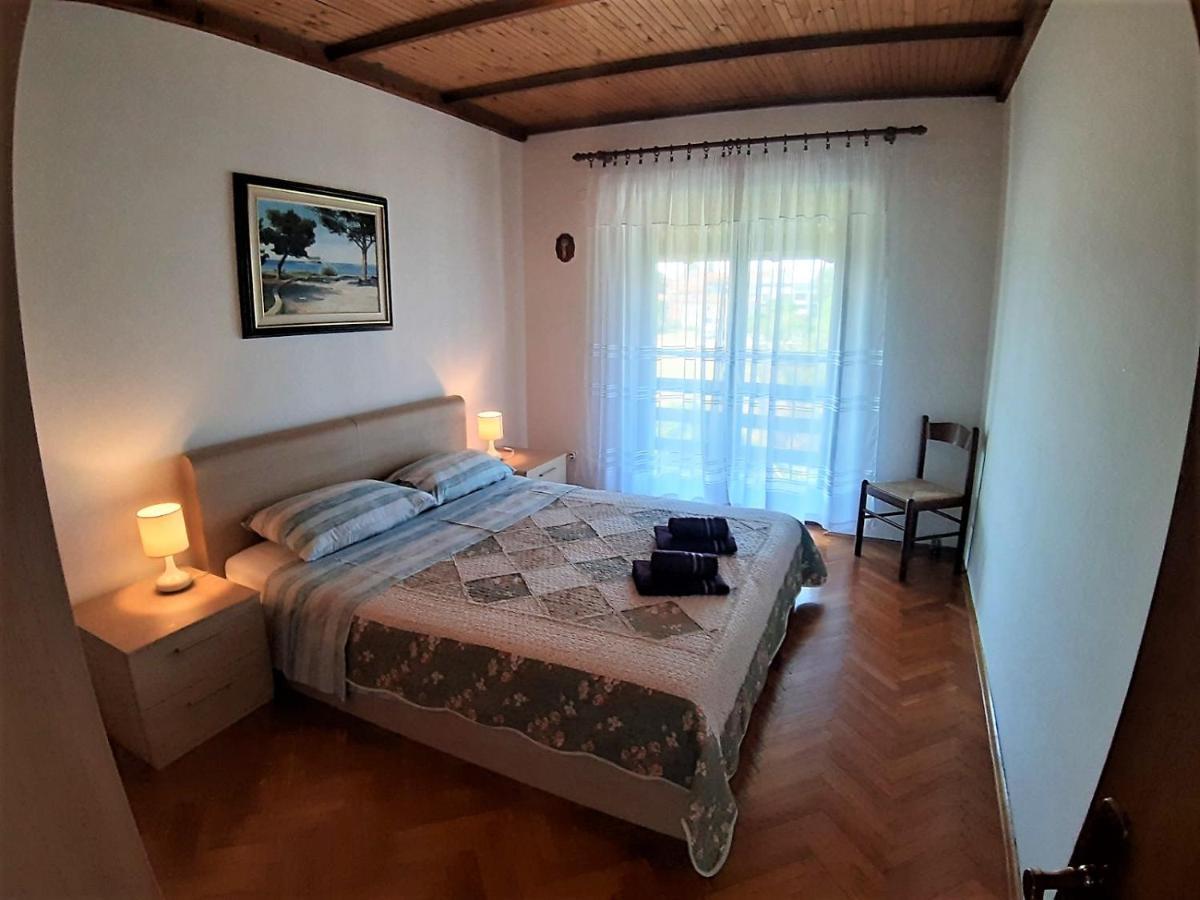 Apt Mirella Apartment Ровин Екстериор снимка