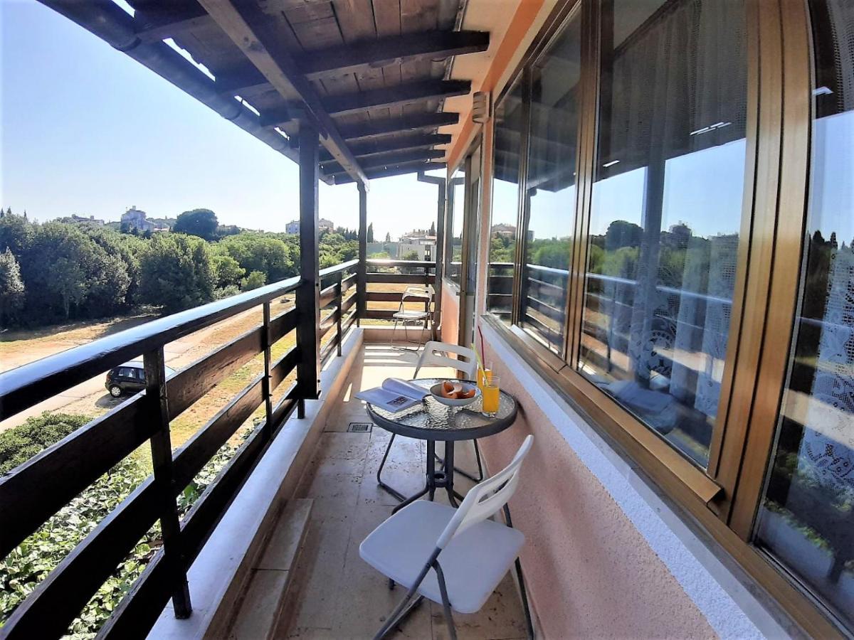 Apt Mirella Apartment Ровин Екстериор снимка