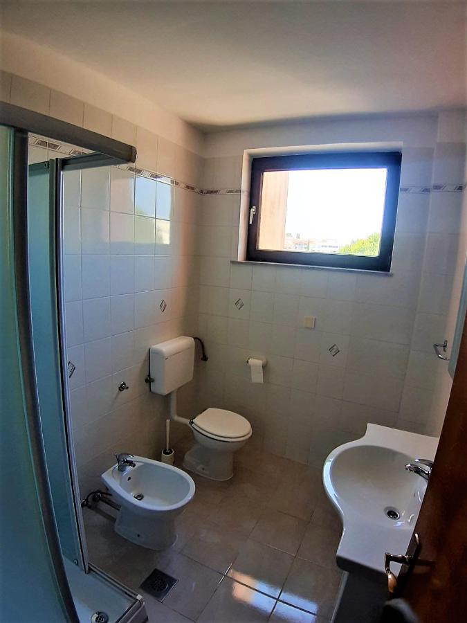 Apt Mirella Apartment Ровин Екстериор снимка