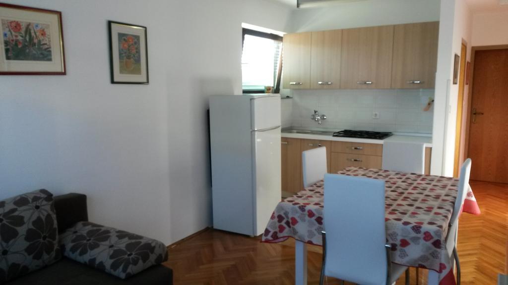 Apt Mirella Apartment Ровин Стая снимка