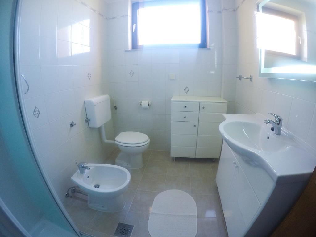 Apt Mirella Apartment Ровин Стая снимка